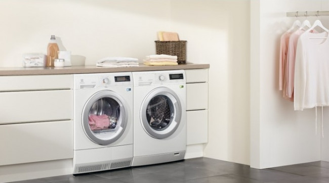 Сушильная машина Electrolux EDH 3498 RDE