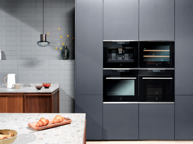 Встраиваемый винный шкаф Electrolux KBW5X
